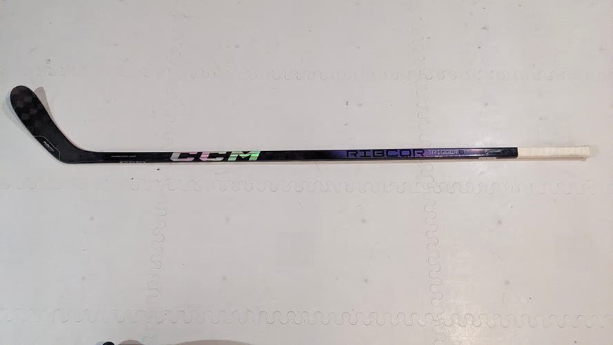 CCM Trigger 8 Pro RH 75 Flex P28 (Used)