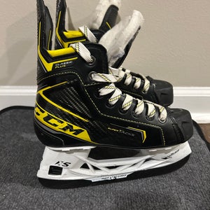 CCM Super Tacks Hockey Skates Regular Width Size 1.5 (Used)