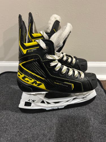 CCM Super Tacks Hockey Skates Regular Width Size 1.5 (Used)