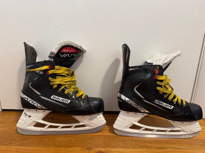 Bauer Vapor X3.5 Hockey Skates Regular Width 6.5 (Used)