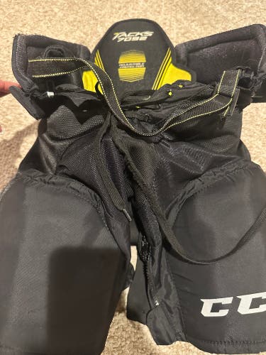 Youth Medium CCM Tacks 7092 Hockey Pants (Used)