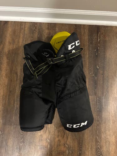 Youth Large CCM Vector Hockey Pants (Used)