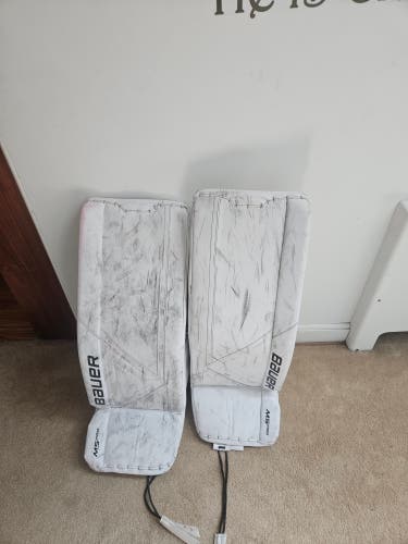 33" 2022 Bauer Goalie Leg Pads (Used)