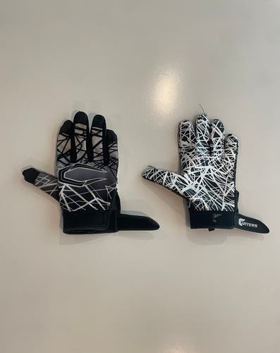 Black Youth Large Cutters Game Day Gloves (Used)