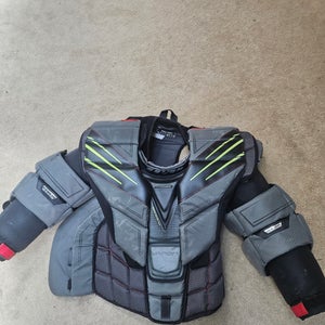 2021 Small Bauer Hyperlite Goalie Chest Protector (Used)