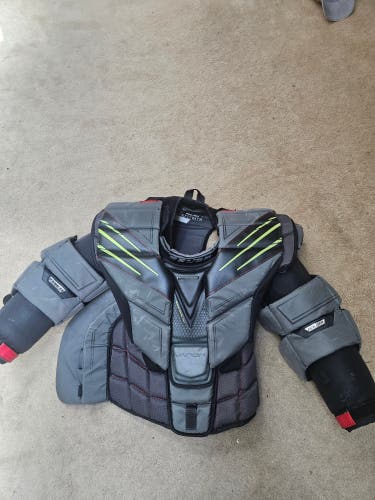2021 Small Bauer Hyperlite Goalie Chest Protector (Used)