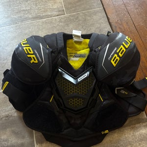 Men's Medium Intermediate Bauer Supreme 3S Shoulder Pads (Used)