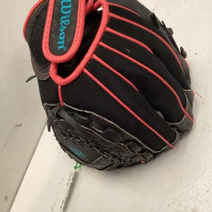 Used Wilson A04RF2211 BB/SB Glove RH Throw Black 11" 11443-S000197450