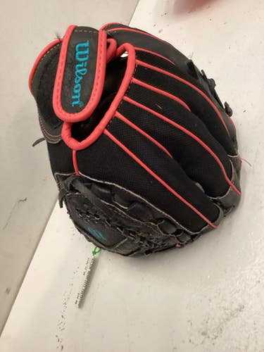Used Wilson A04RF2211 BB/SB Glove RH Throw Black 11" 11443-S000197450