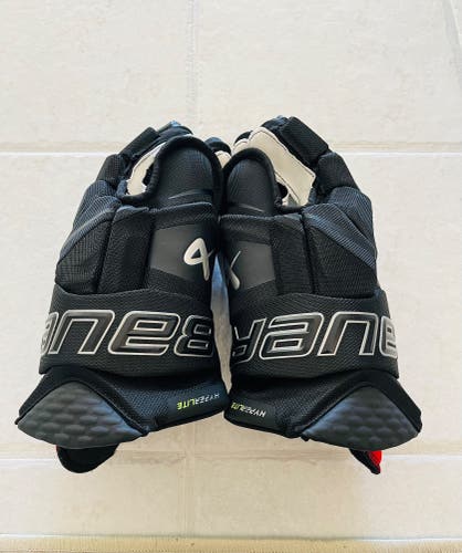 Bauer Hyperlite Gloves Senior 13” (New) Black/Silver