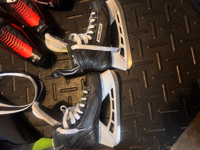Bauer Hockey Skates Size 3 (Used)