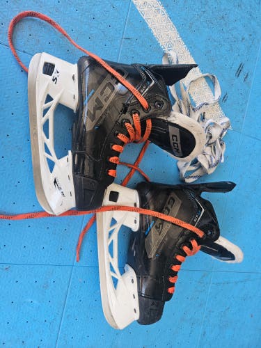 2025 CCM JetSpeed FT675 Hockey Skates Regular Width Size 2.5 (Used)