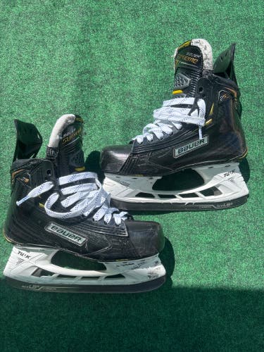 Junior Bauer Supreme 2S Pro Hockey Skates (Regular) Size 4 (Used)