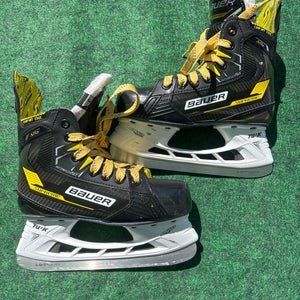 Junior Bauer Supreme M4 Hockey Skates (Extra Wide) Size 3 (Used)