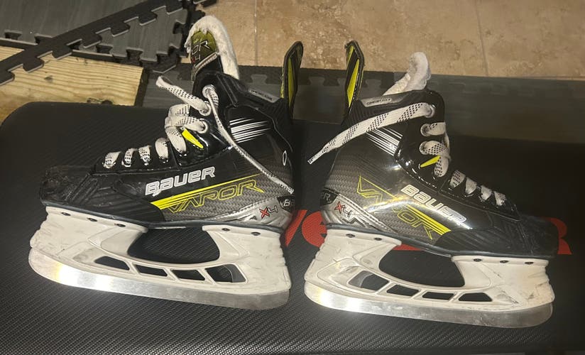 Bauer Vapor X4 Hockey Skates Regular Width Size 2 (Used)