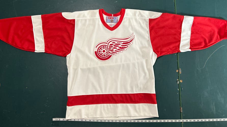 White Large Adult Unisex CCM Jersey (Used)