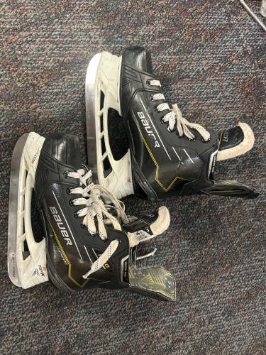 Bauer Supreme M40 Hockey Skates Size 4.5 (Used)
