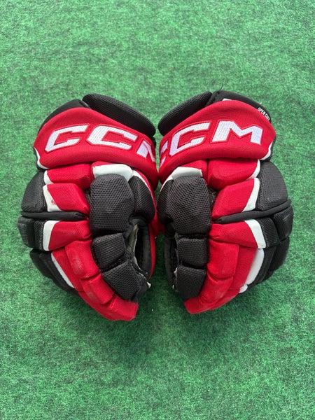 Black Junior CCM JetSpeed FT6 Gloves 11" (Used)