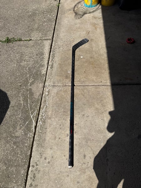 Senior CCM Vizion Right Handed Hockey Stick P28M (Used)
