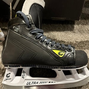 Graf G735 Pro Hockey Skates Regular Width Size 5.5 (New)