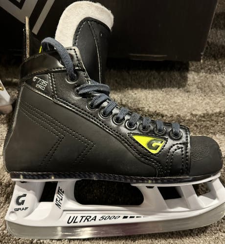 Graf G735 Pro Hockey Skates Regular Width Size 5.5 (New)