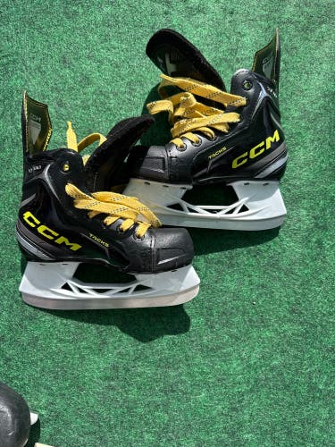 Youth CCM Tacks XF 80 Hockey Skates (Regular) Size 12 (Used)