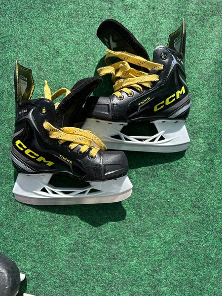Youth CCM Tacks XF 80 Hockey Skates (Regular) Size 12 (Used)
