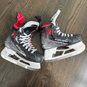 2024 Bauer Vapor X5 Pro Hockey Skates Regular Width Size 2 (Used)