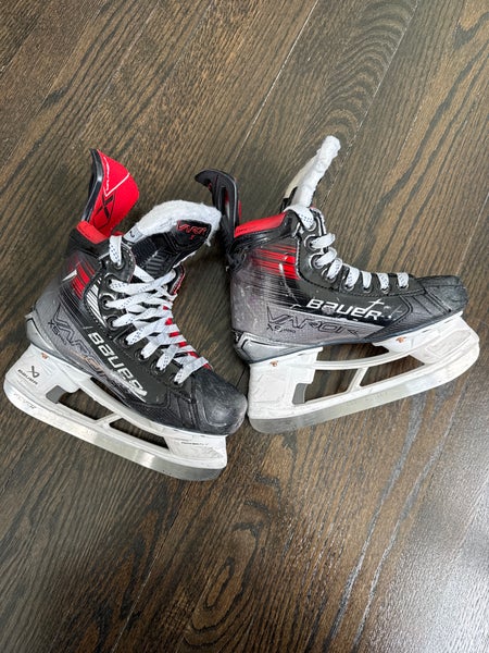 2024 Bauer Vapor X5 Pro Hockey Skates Regular Width Size 2 (Used)