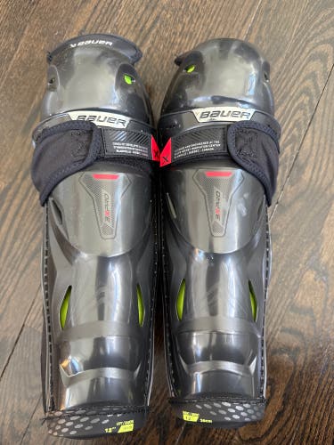 Junior Bauer Vapor 3X Pro 12" Shin Pads (Used 1x)