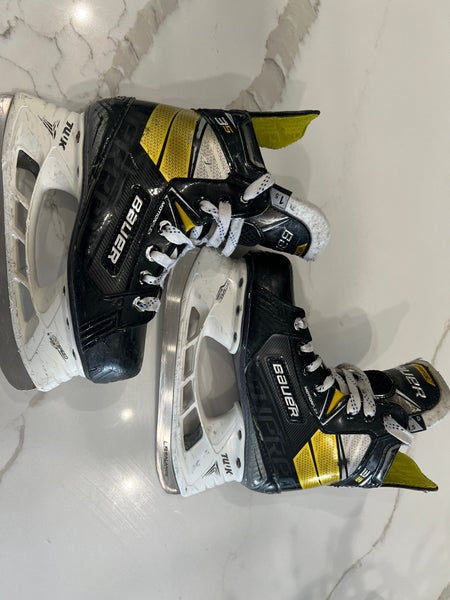 2022 Bauer Supreme 3S Hockey Skates Regular Width Size 1.5 (Used)