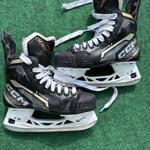 Intermediate CCM Tacks AS-570 Hockey Skates (Regular) Size 5.5 (Used)