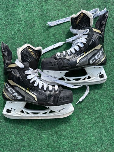 Intermediate CCM Tacks AS-570 Hockey Skates (Regular) Size 5.5 (Used)
