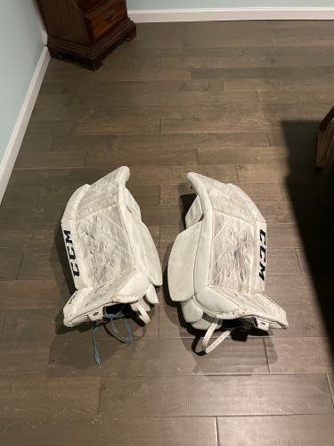 32" 2023 CCM Extreme Flex 5.9 Goalie Leg Pads (Used)