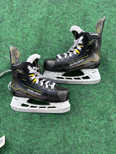 Youth Bauer Supreme M40 Hockey Skates (Regular) Size 13 (Used)