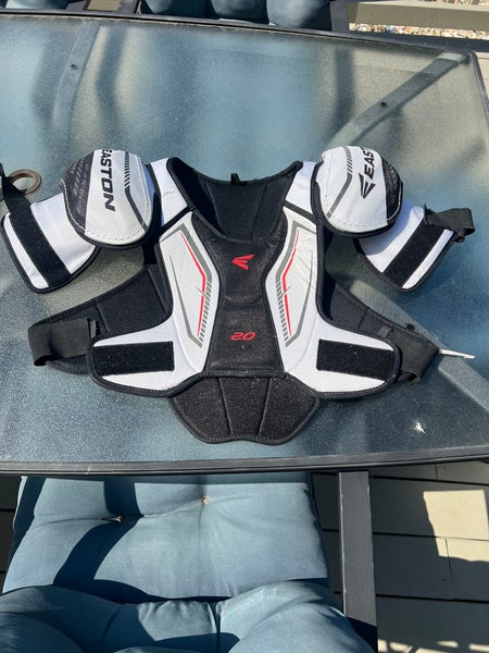 Large Senior Easton Synergy 20 Shoulder Pads (Used)