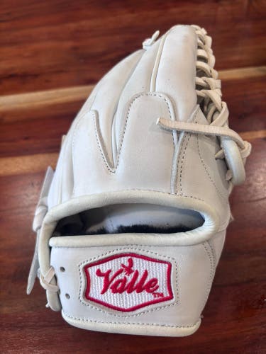 Valle Eagle PRO Outfield Training Baseball Glove 10.5" (Used)