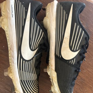 Black Men's Size M 8.5 (W 9.5) Adult Nike Low Top Metal (Used)