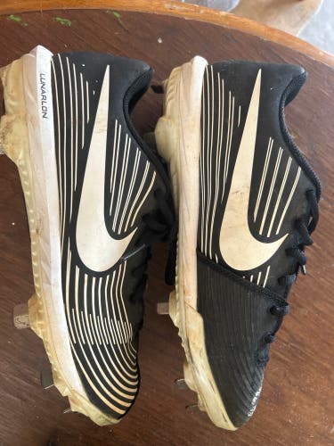 Black Men's Size M 8.5 (W 9.5) Adult Nike Low Top Metal (Used)