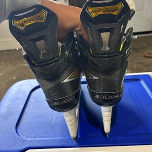 Bauer Supreme 3S Pro Hockey Skates Regular Width Size 3 (Used)