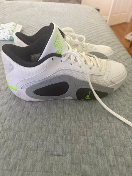 Men's Size M 11.0 (W 12.0) Jordan Shoes (Used)