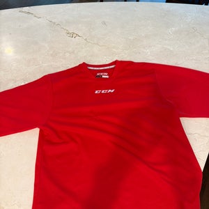 Red Medium Adult Unisex CCM 5000 Jersey (Used)