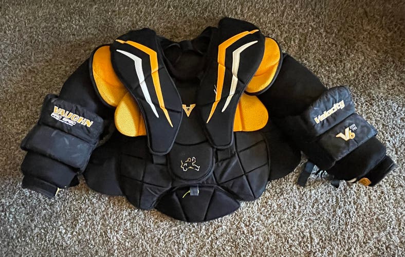 Large Vaughn Velocity V6 Goalie Chest Protector (Used)