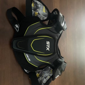 Medium Youth STX Stallion 200 Shoulder Pads (New)