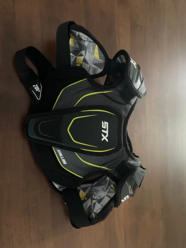 Medium Youth STX Stallion 200 Shoulder Pads (New)