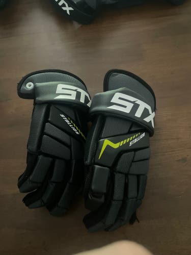 STX Stallion 200 Lacrosse Gloves Medium (Used)