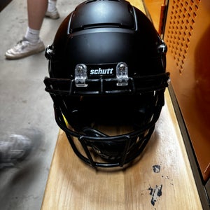 Medium Adult Schutt F7 2.0 Helmet (Used)