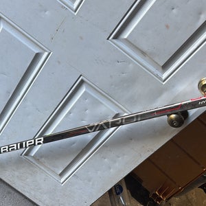 Intermediate Bauer Vapor Hyperlite Right Handed Hockey Stick P28 Pro Stock (Used)