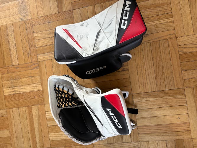 CCM Axis 2.9 Full Right (Used - Like New)