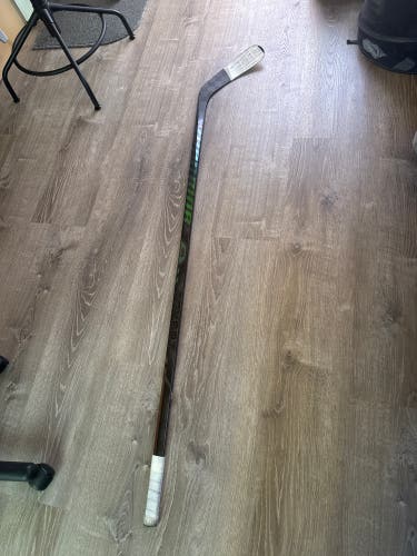Senior Warrior Covert QR6 pro Right Handed Hockey Stick P28M (New)